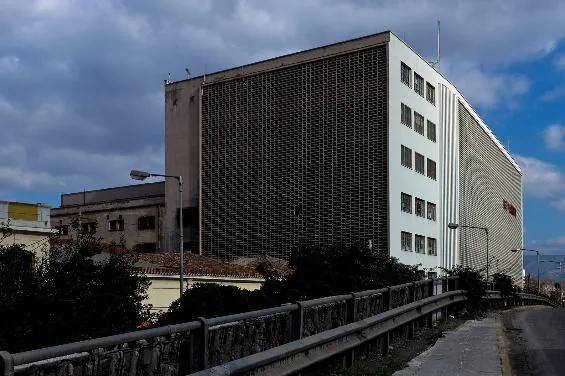 Eski fabrika binası